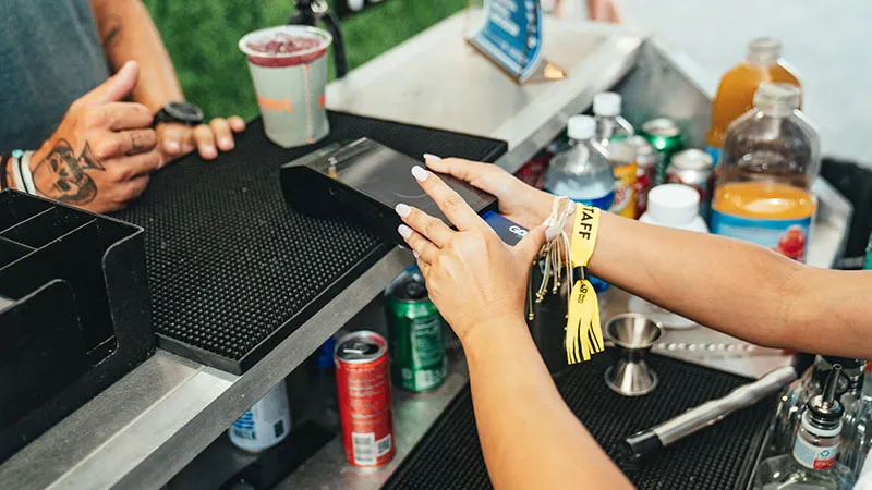 Handheld payment device